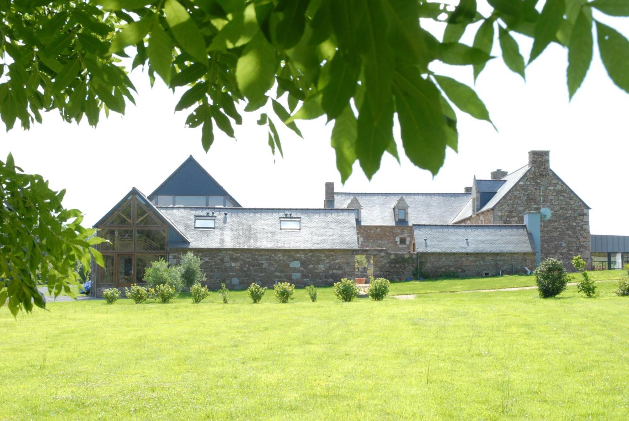 Domaine De Kermodest Hotel Quemper-Guezennec Exterior photo